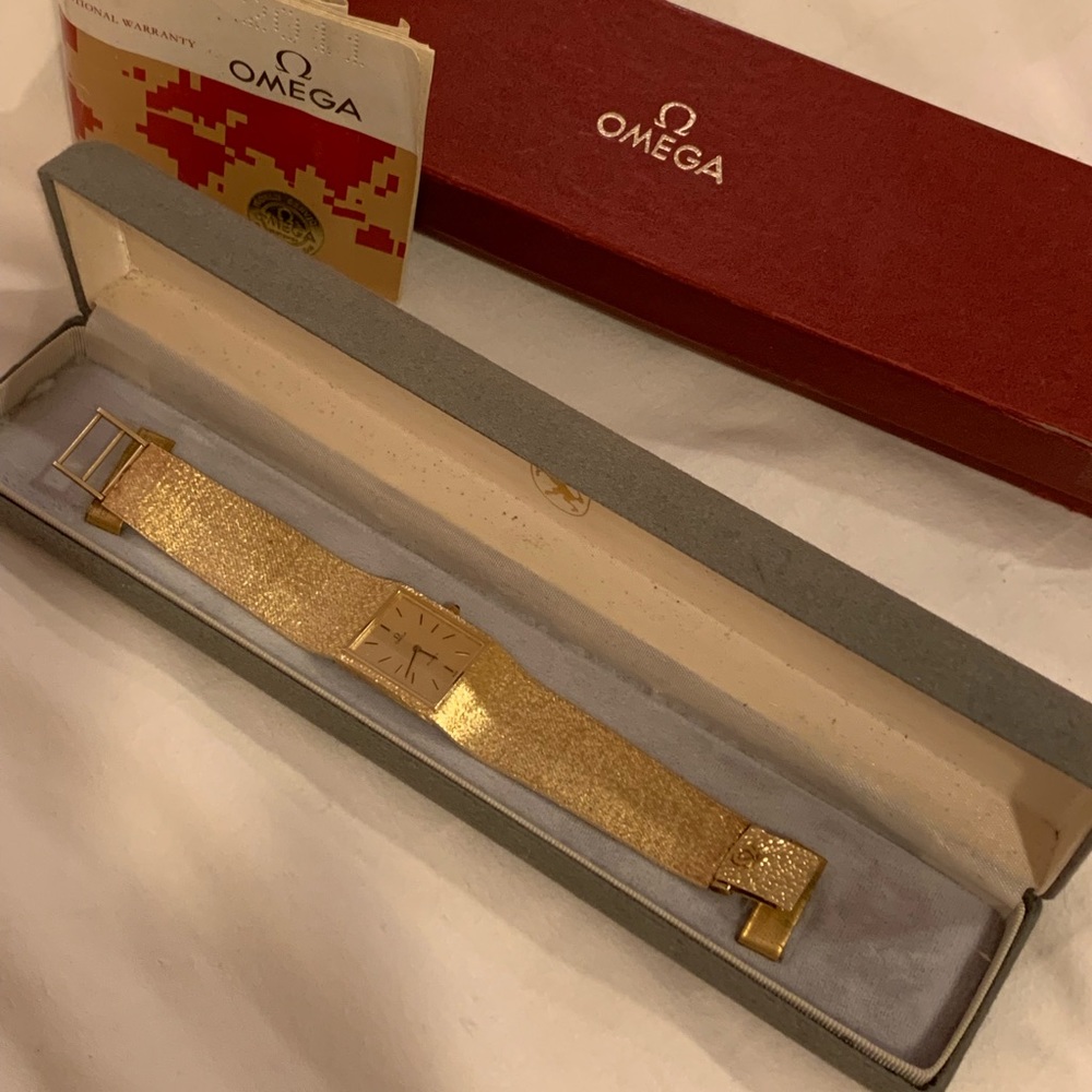 Men’s gold watch